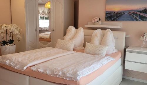 Deluxe Queen Suite