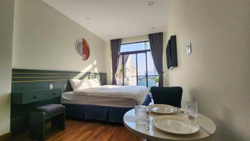 One-Bedroom Apartment with Balcony