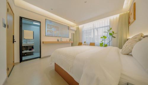 Standard Queen Room
