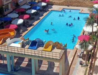 Apartment with Pool View 