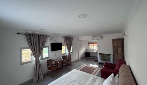 Deluxe Double Room (2 Adults + 1 Child)