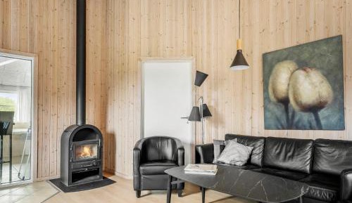 Nine-Bedroom Holiday Home