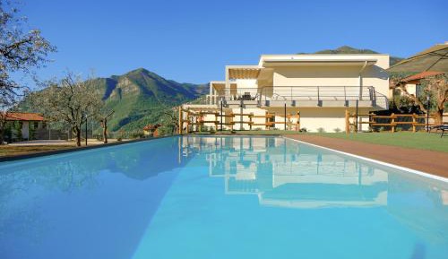 Two-Bedroom Apartment with Lake View