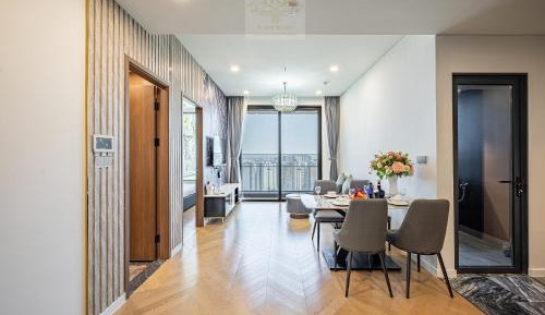 One-Bedroom Apartment with Balcony