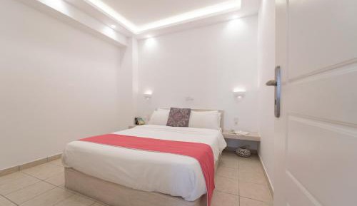 Deluxe One-Bedroom Apartment with Garden View