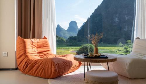Suite with Mountain View
