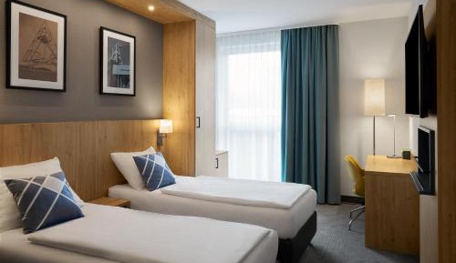 Standard Quiet Twin Room with Courtyard View