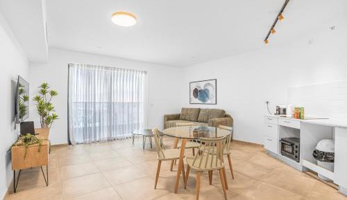Apartment with big Salon and Balcony