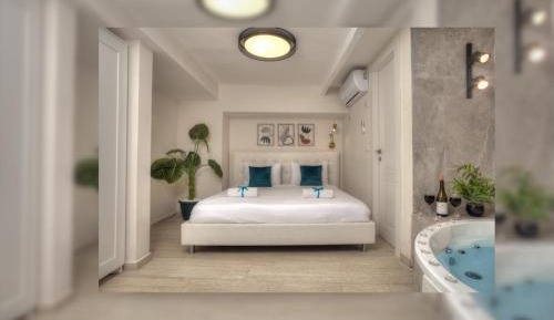 Suite with Hot Tub