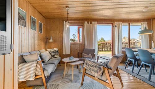Three-Bedroom Holiday Home 