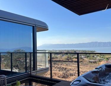 Suite with Lake View