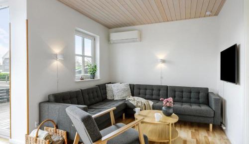 Three-Bedroom Holiday Home 