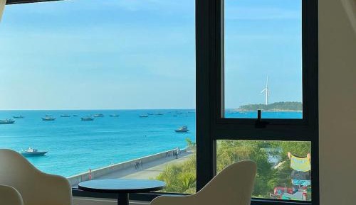 Deluxe Double Room with Side Sea View