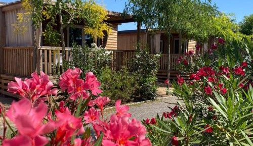 Mobile Home Plus (3 Bedrooms) - Air Conditioning