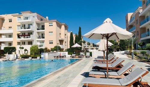 Two-Bedroom Deluxe Apartment with Balcony