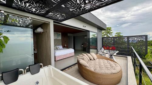 Deluxe King Suite
