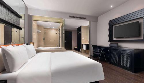 Deluxe King Room - Non-Smoking