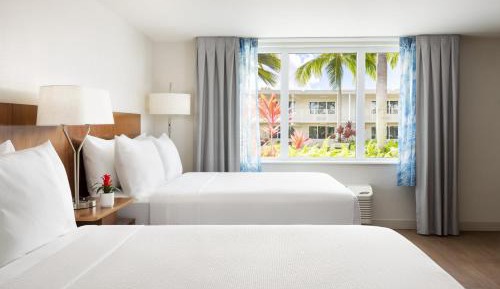 Queen Room with Garden View - Mobility Accessible with Tub