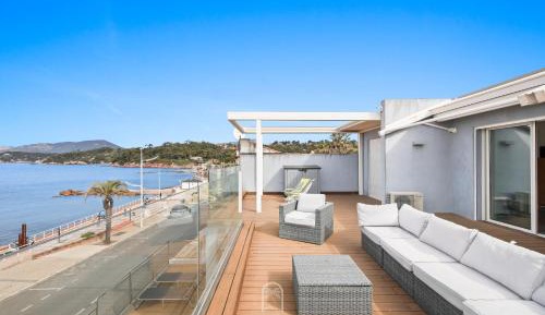 One-Bedroom Apartment with Sea View