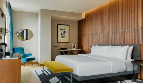 Deluxe, Guest room, 1 King, City view, Balcony