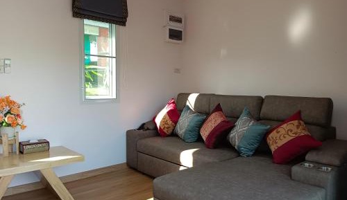 Queen Suite with Pool View