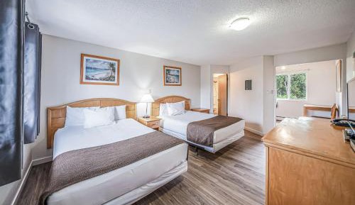 Deluxe Queen Room with Two Queen Beds