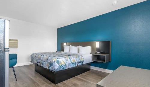 King Room - Non-Smoking