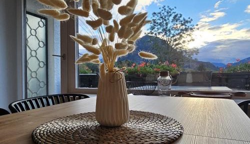 Apartment with Mountain View