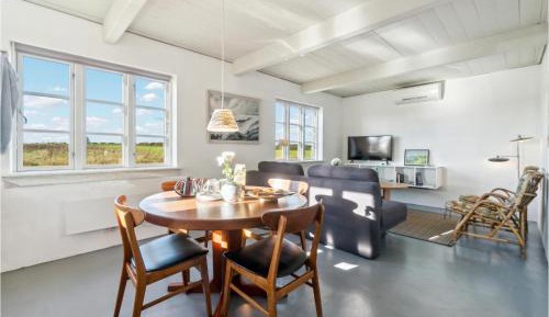 One-Bedroom Holiday Home