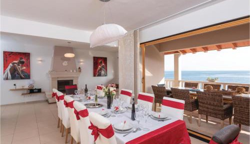 Five-Bedroom Holiday Home