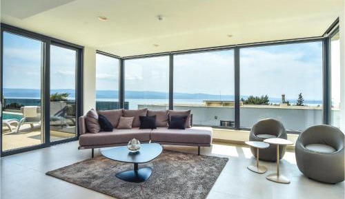 Five-Bedroom Holiday Home