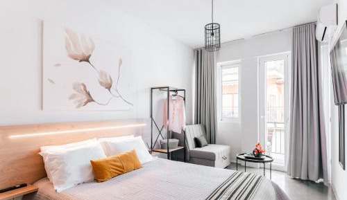 Deluxe Double Room (2 Adults + 1 Child)