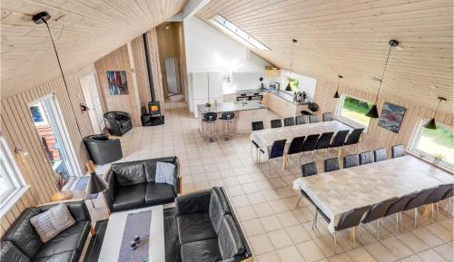 Ten-Bedroom Holiday Home