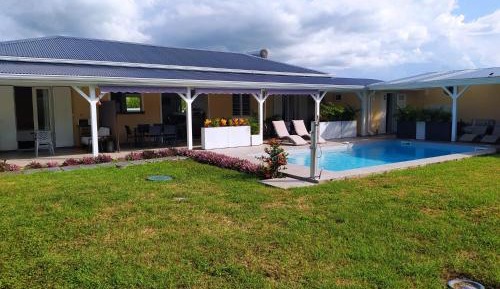 Queen Room with Pool View