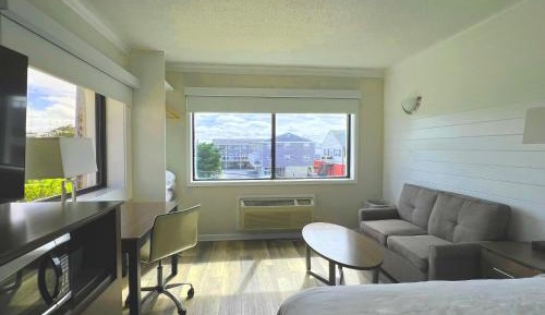 Deluxe Double Room with Side Sea View