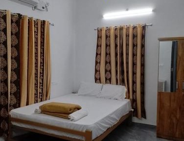 Deluxe Double Room (2 Adults + 1 Child)