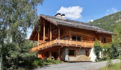 Apartment with Mountain View and Garden