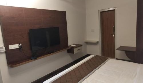 Deluxe Double Room (2 Adults + 1 Child)