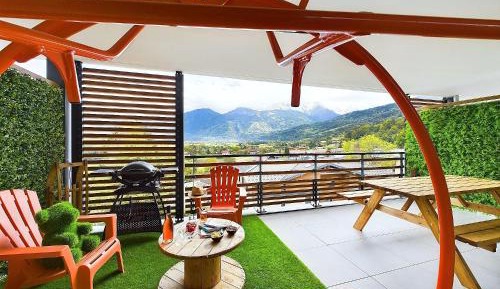 Two-Bedroom Apartment with Mountain View