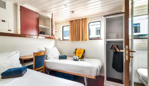 Twin Room with Private Bathroom