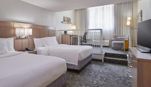 Deluxe Queen Room with Two Queen Beds - Hearing Accessible