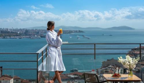 One Bedroom Signature Suite with Terrace and Bosphorus View - Club Millesime Access
