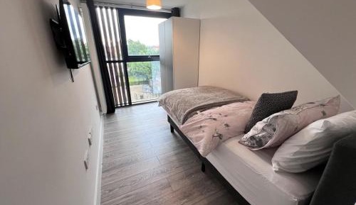 Single Room with Shared Bathroom