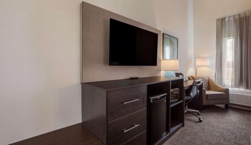 King Room with Mobility/Hearing Impaired Access and Bathtub with Grab Bars, Non-Smoking