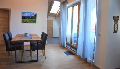 Apartment with Mountain View