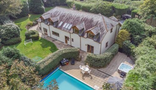 Seven-Bedroom House