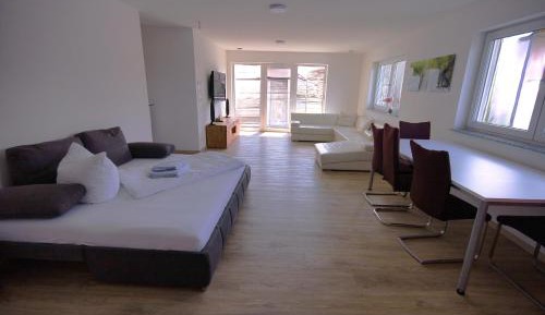 One-Bedroom Deluxe Apartment