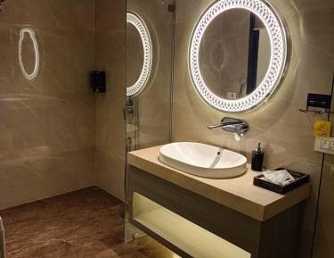 Suite with Pool View