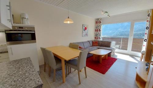 Apartment with Mountain View