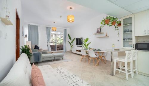 One-Bedroom Apartment with Balcony